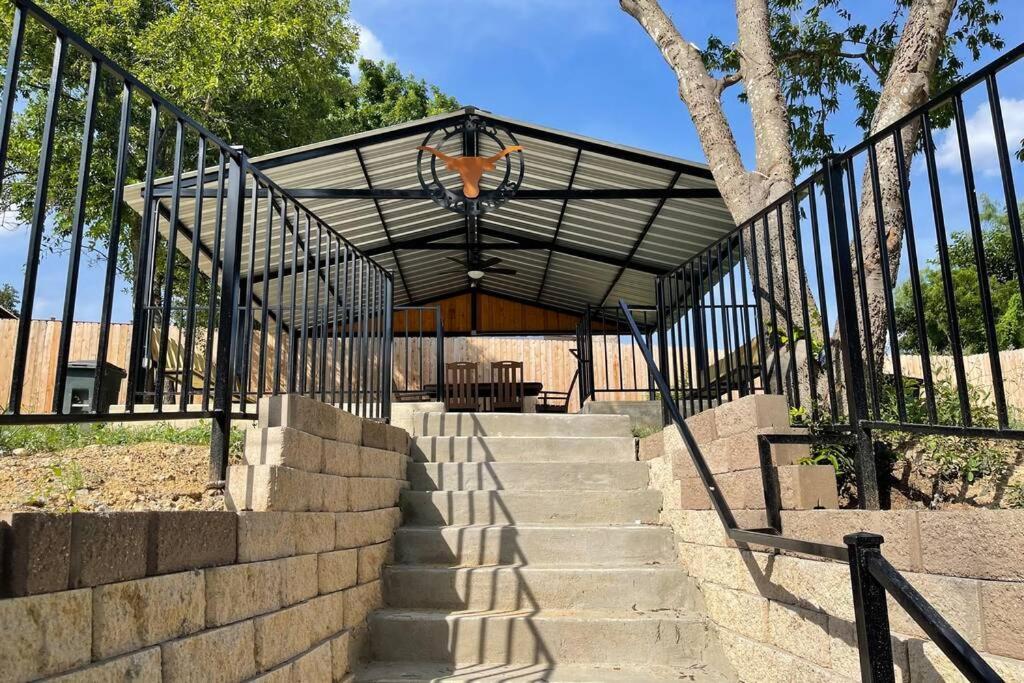 Cyc Eclectic Back House With Bbq Gazebo Villa Сан Антонио Екстериор снимка