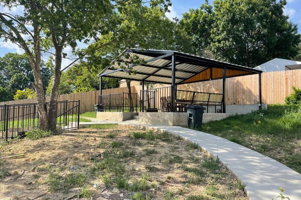 Cyc Eclectic Back House With Bbq Gazebo Villa Сан Антонио Екстериор снимка